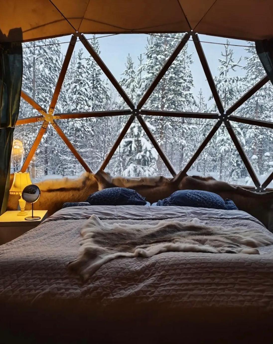 Aurora Igloo Fireplace-Heated Tents In A Secret Forest With Private Jacuzzi And Shared Sauna Bathroom And Dog Friendly Рованиеми Екстериор снимка