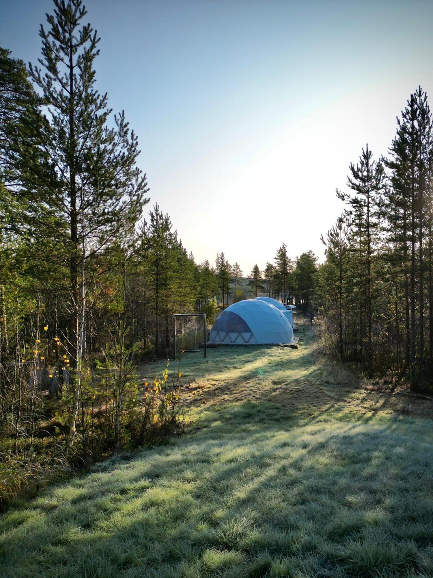 Aurora Igloo Fireplace-Heated Tents In A Secret Forest With Private Jacuzzi And Shared Sauna Bathroom And Dog Friendly Рованиеми Екстериор снимка