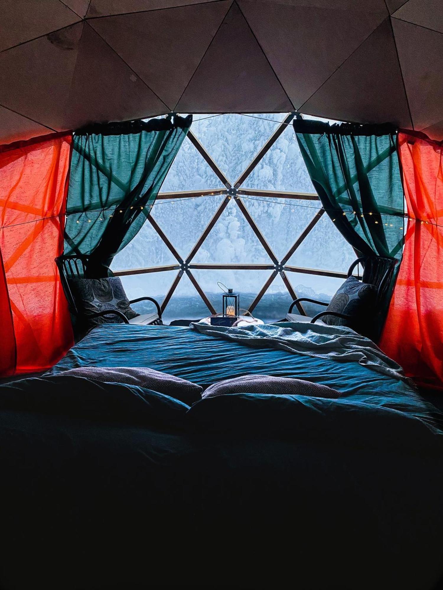 Aurora Igloo Fireplace-Heated Tents In A Secret Forest With Private Jacuzzi And Shared Sauna Bathroom And Dog Friendly Рованиеми Екстериор снимка