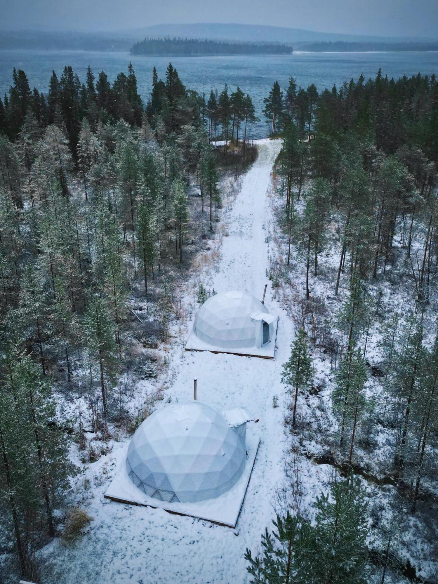 Aurora Igloo Fireplace-Heated Tents In A Secret Forest With Private Jacuzzi And Shared Sauna Bathroom And Dog Friendly Рованиеми Екстериор снимка