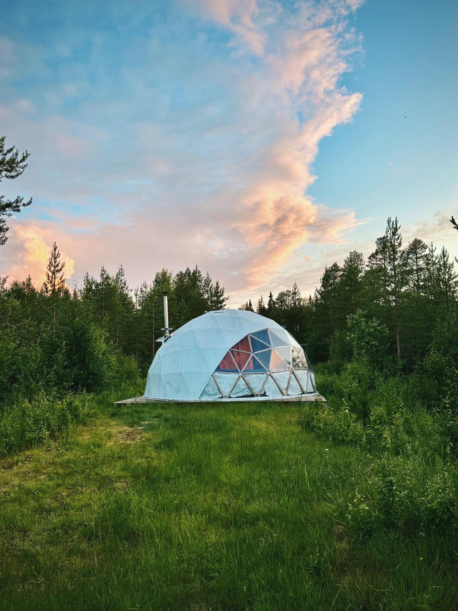 Aurora Igloo Fireplace-Heated Tents In A Secret Forest With Private Jacuzzi And Shared Sauna Bathroom And Dog Friendly Рованиеми Екстериор снимка