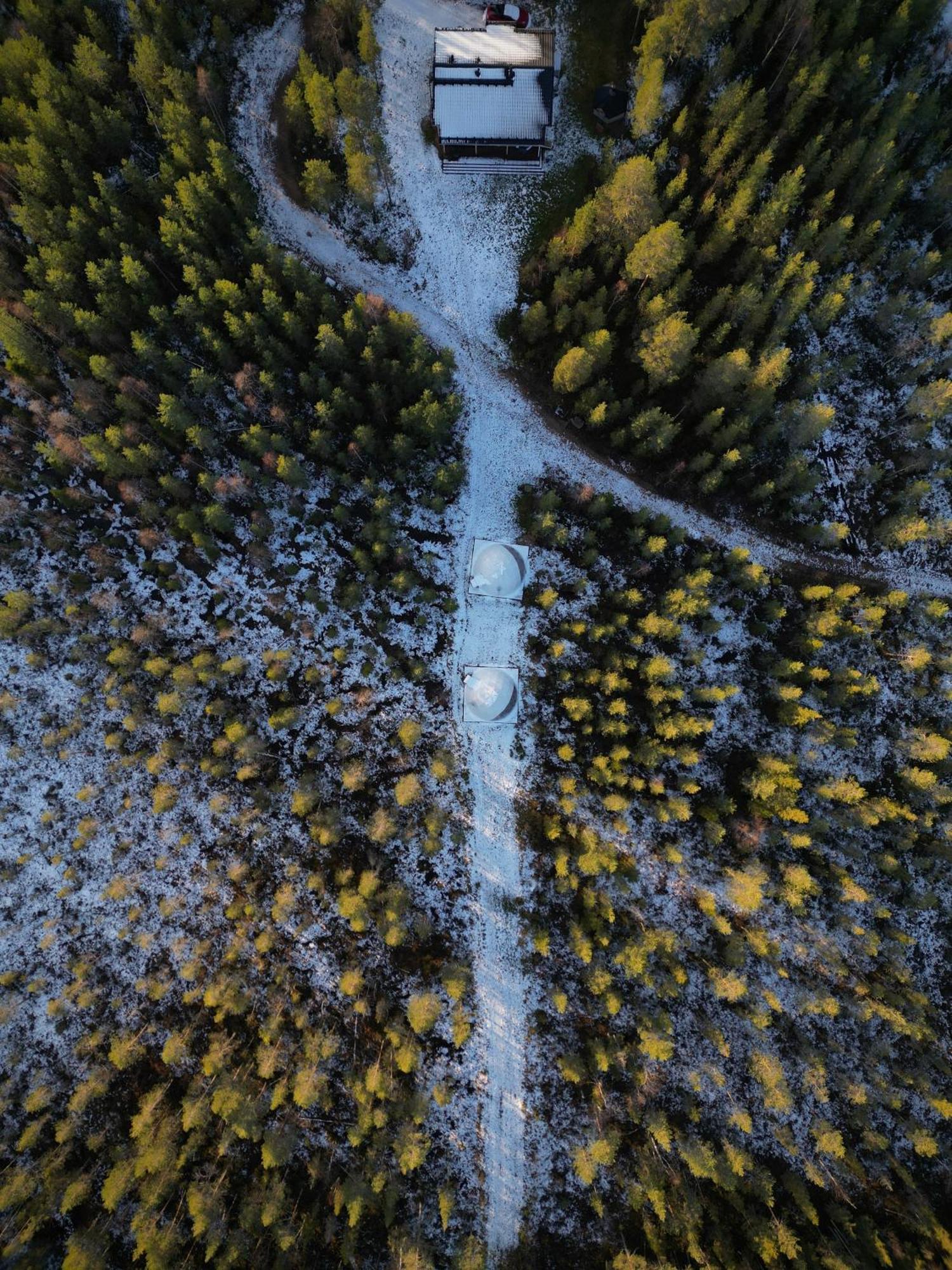 Aurora Igloo Fireplace-Heated Tents In A Secret Forest With Private Jacuzzi And Shared Sauna Bathroom And Dog Friendly Рованиеми Екстериор снимка