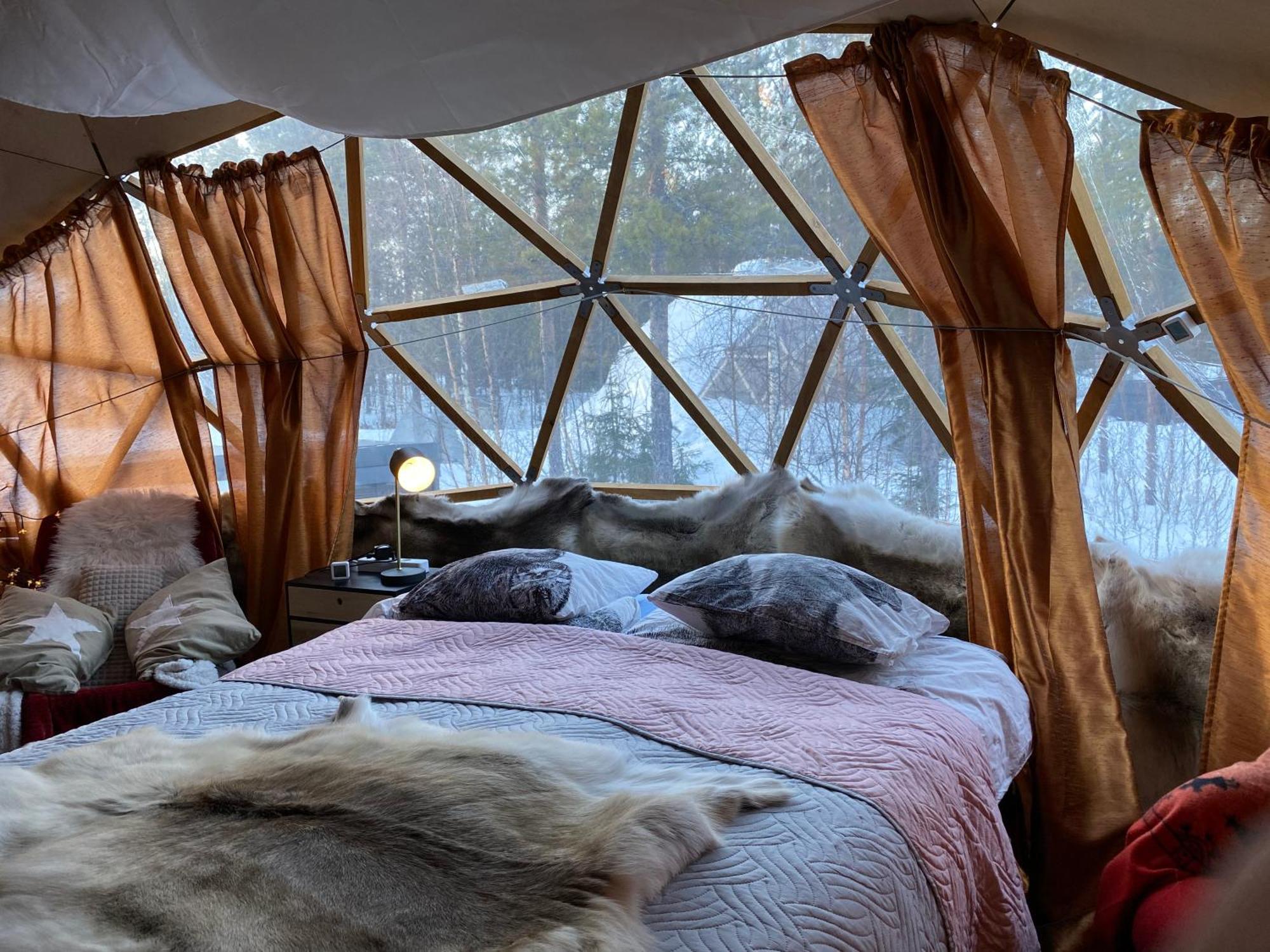Aurora Igloo Fireplace-Heated Tents In A Secret Forest With Private Jacuzzi And Shared Sauna Bathroom And Dog Friendly Рованиеми Екстериор снимка