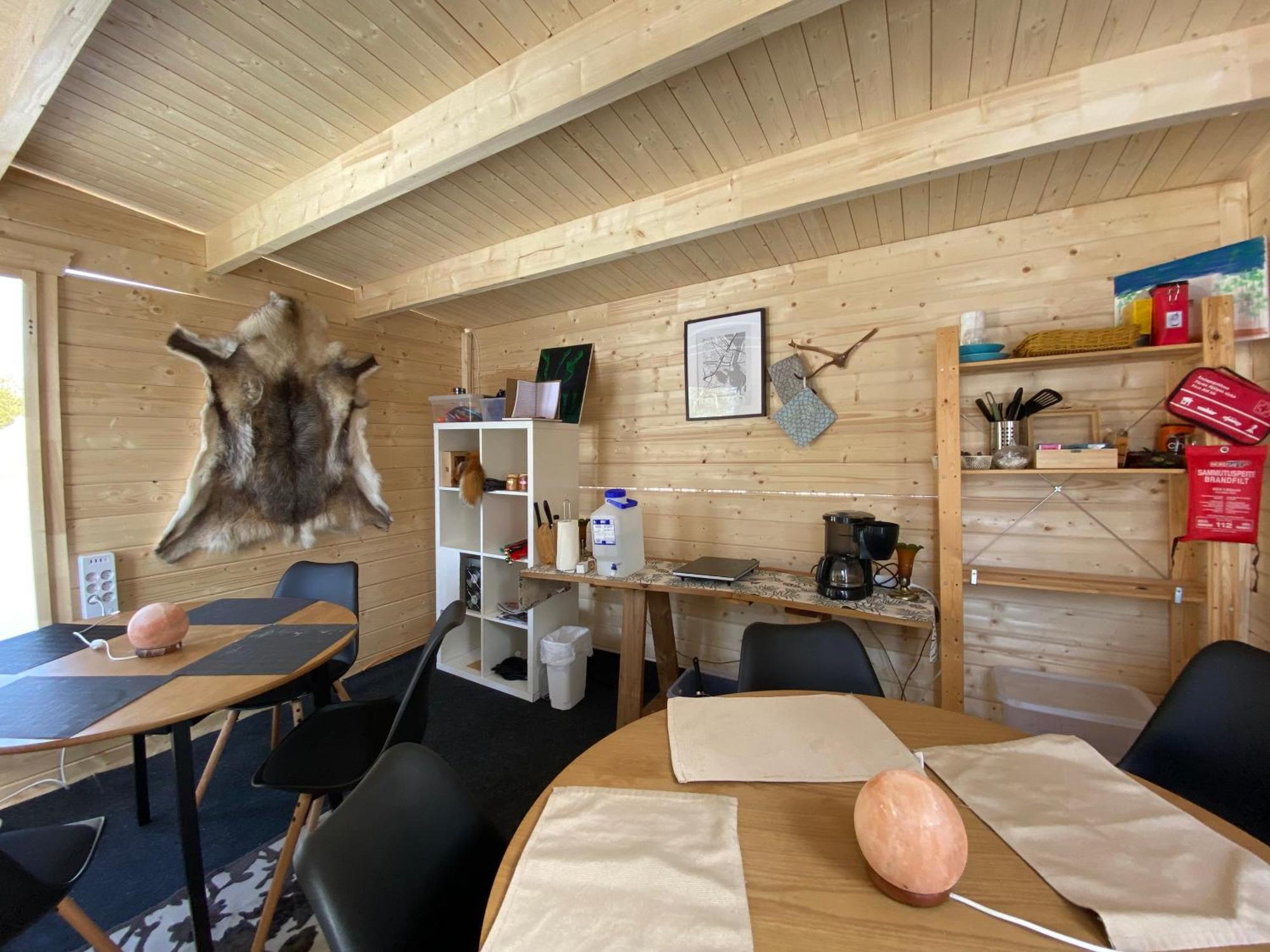 Aurora Igloo Fireplace-Heated Tents In A Secret Forest With Private Jacuzzi And Shared Sauna Bathroom And Dog Friendly Рованиеми Екстериор снимка